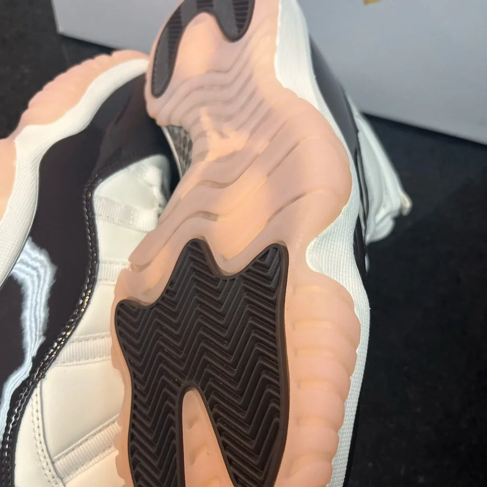 WOMEN'S AIR JORDAN 11 RETRO - 